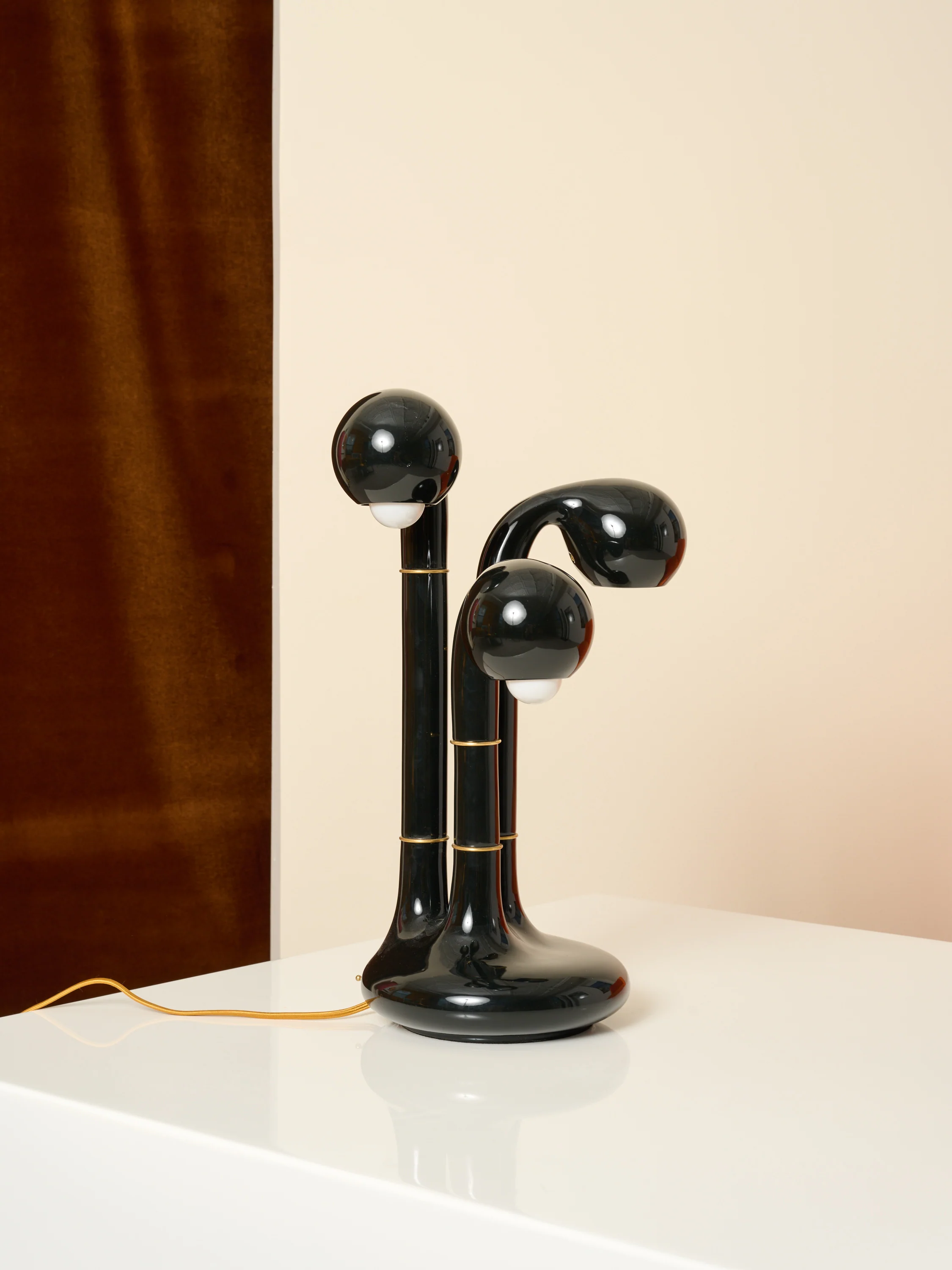 3 Globe Table Lamp - Image 3