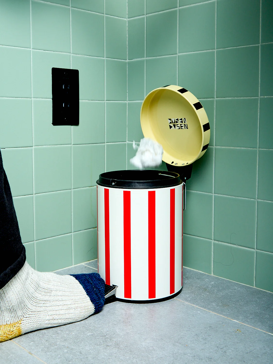 Bathroom Trash Bin - Image 4